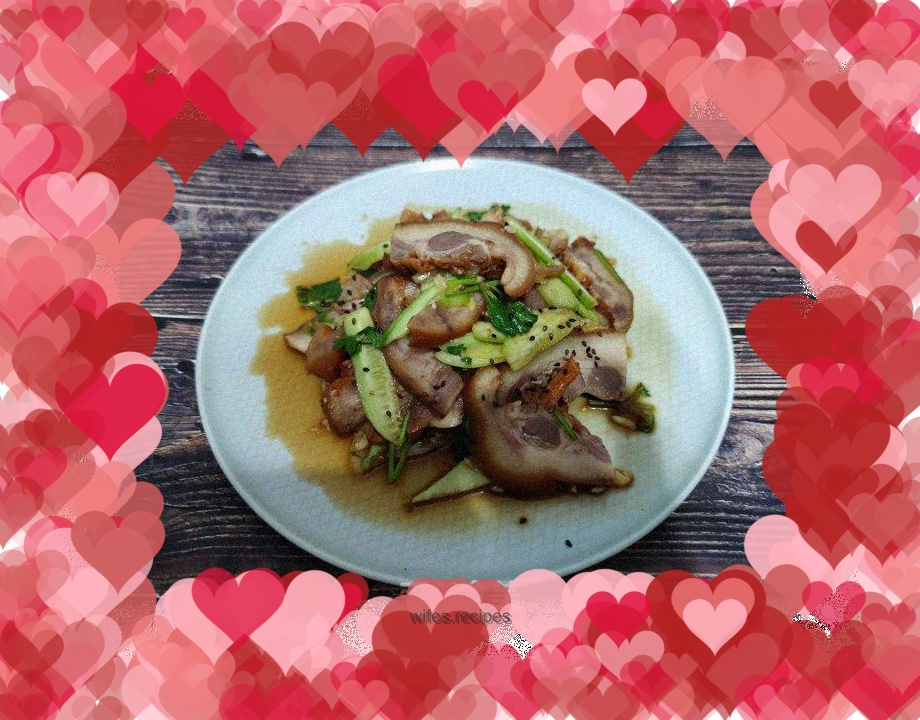 Pork head meat mixed with cucumber