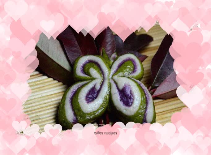Purple sweet potato and spinach steamed buns