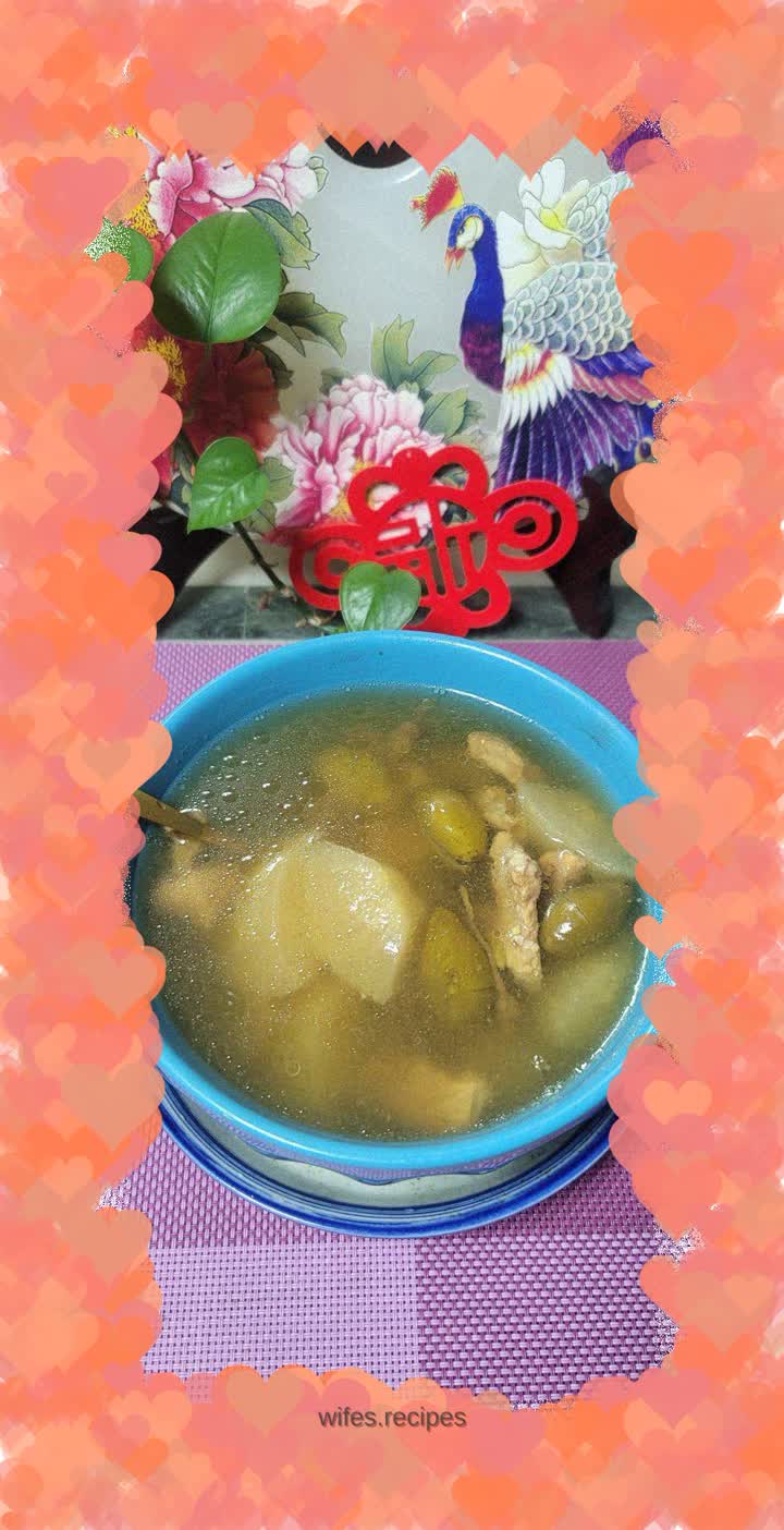 Dendrobium and pear stewed with olives and lean meat soup