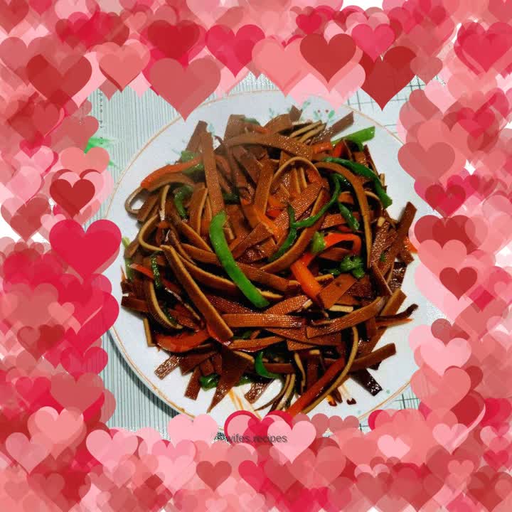 Stir-fried dried tofu with green and red pepper