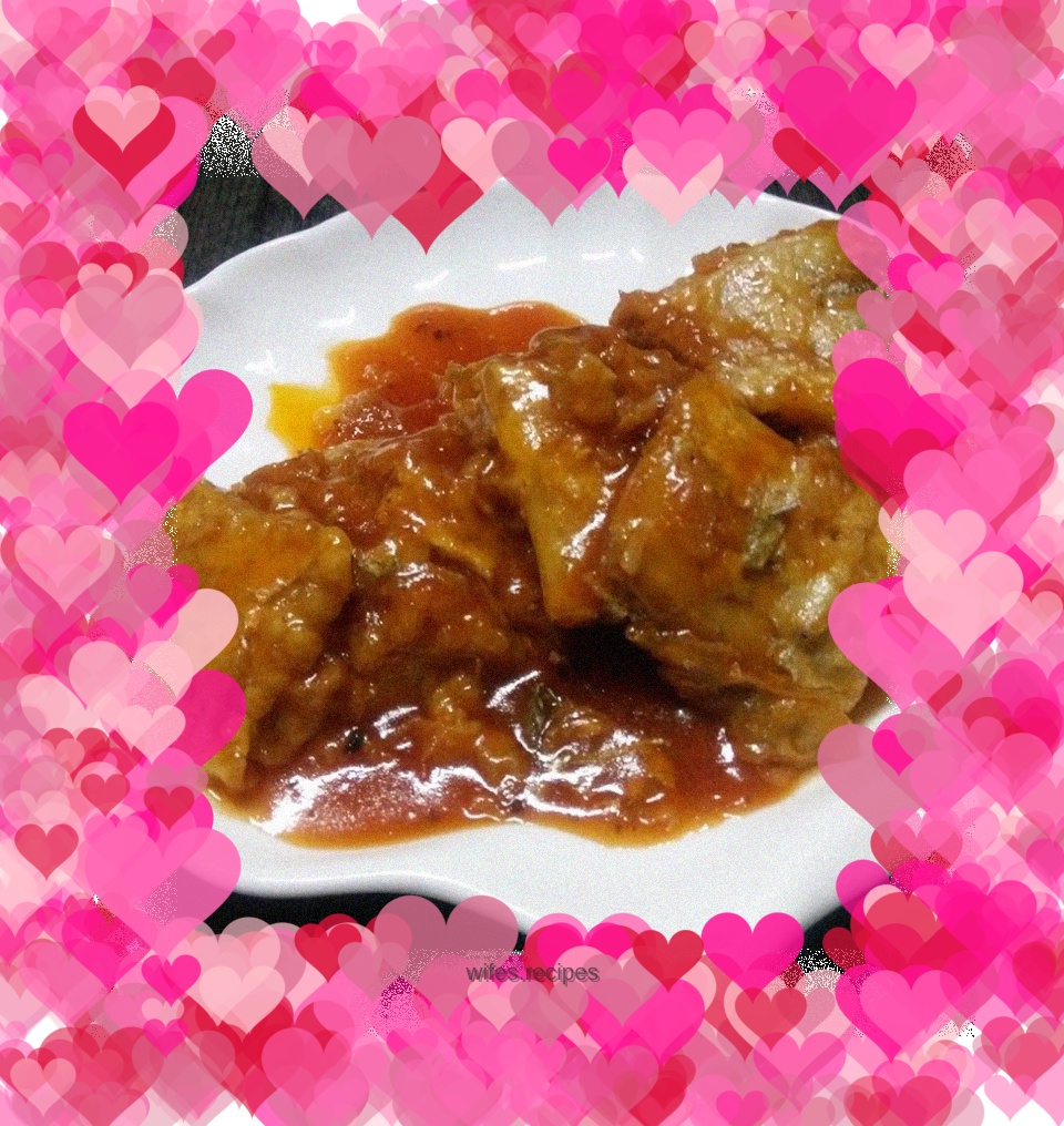 Hairtail fish in tomato sauce