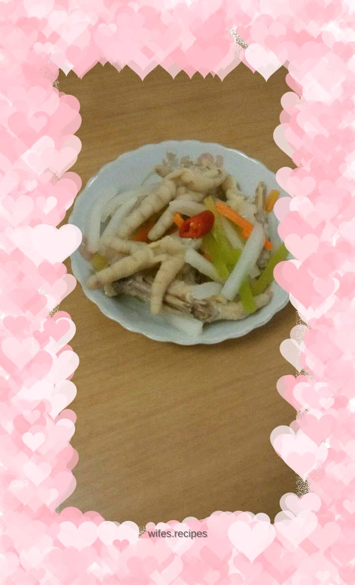 Pickled pepper chicken feet