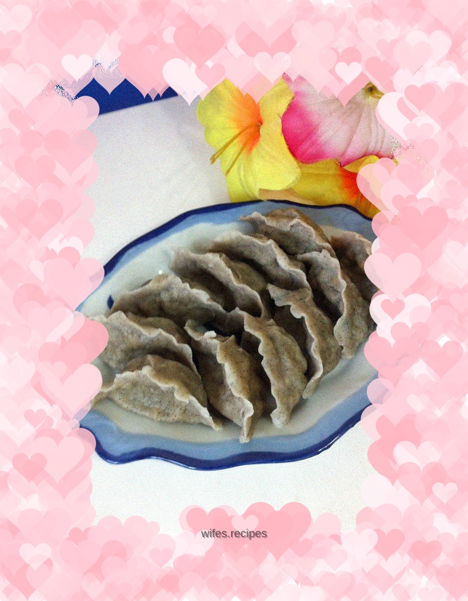 Black bean noodles and cabbage dumplings