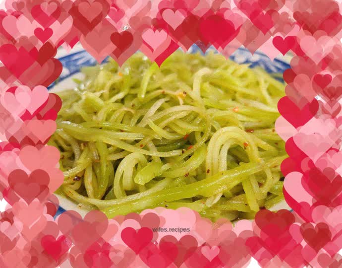 Stir-fried shredded lettuce