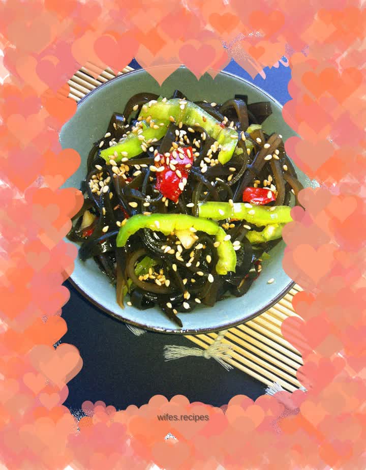 Seaweed with chopped pepper