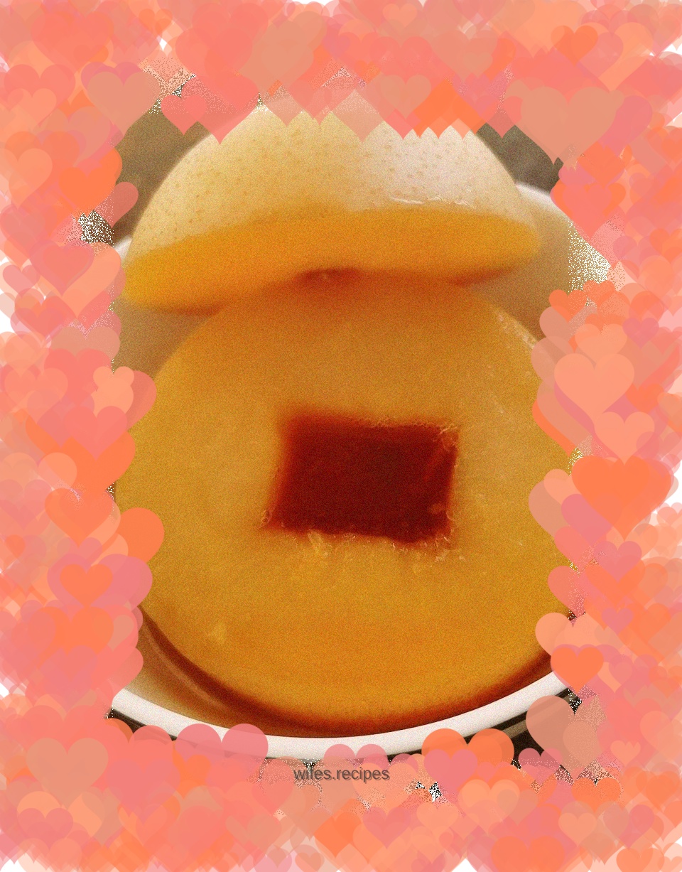 Steamed pears with honey for relieving cough and reducing phlegm