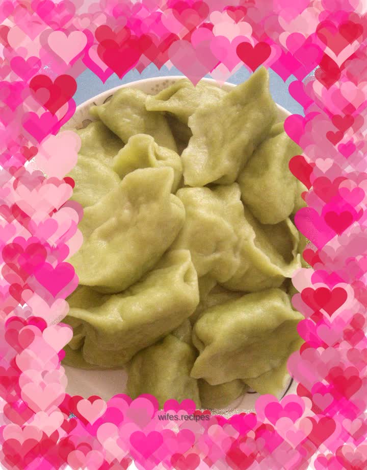 Dumplings stuffed with radish (spinach juice dough)