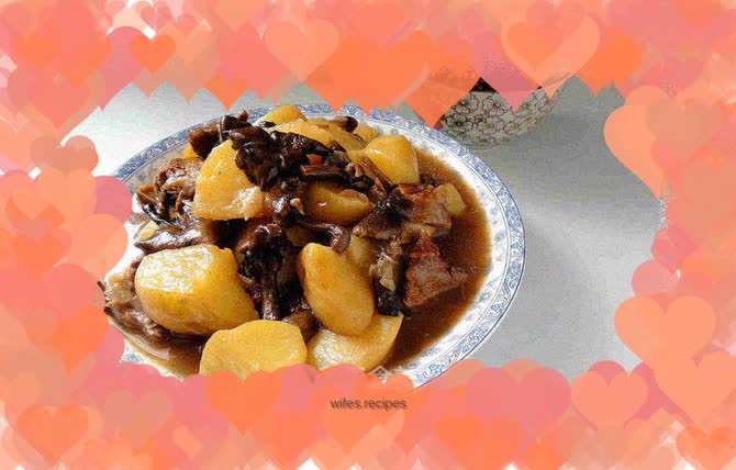 Beef stew with meat and mushrooms