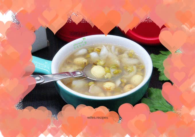 Lotus seed lily mung bean porridge