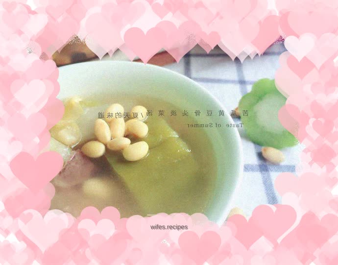 Bitter melon, soybean and bone mussel soup