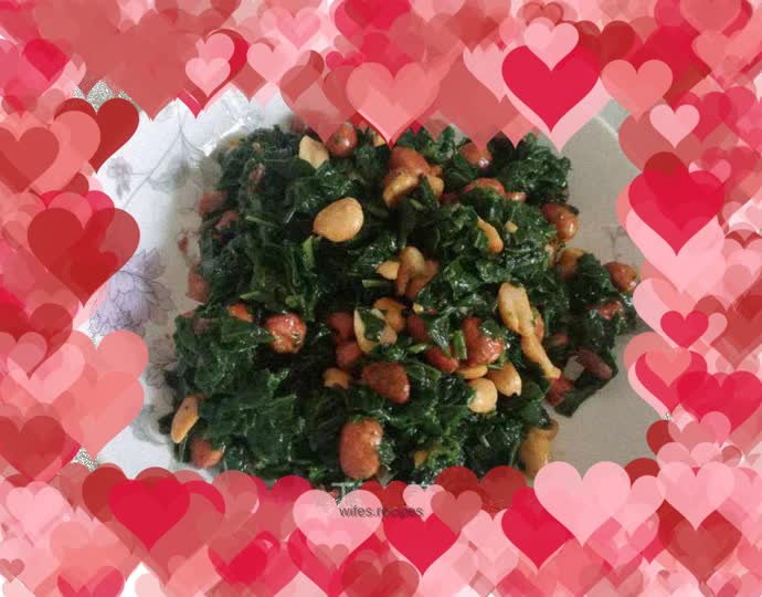 Peanuts mixed with sweet potato leaves