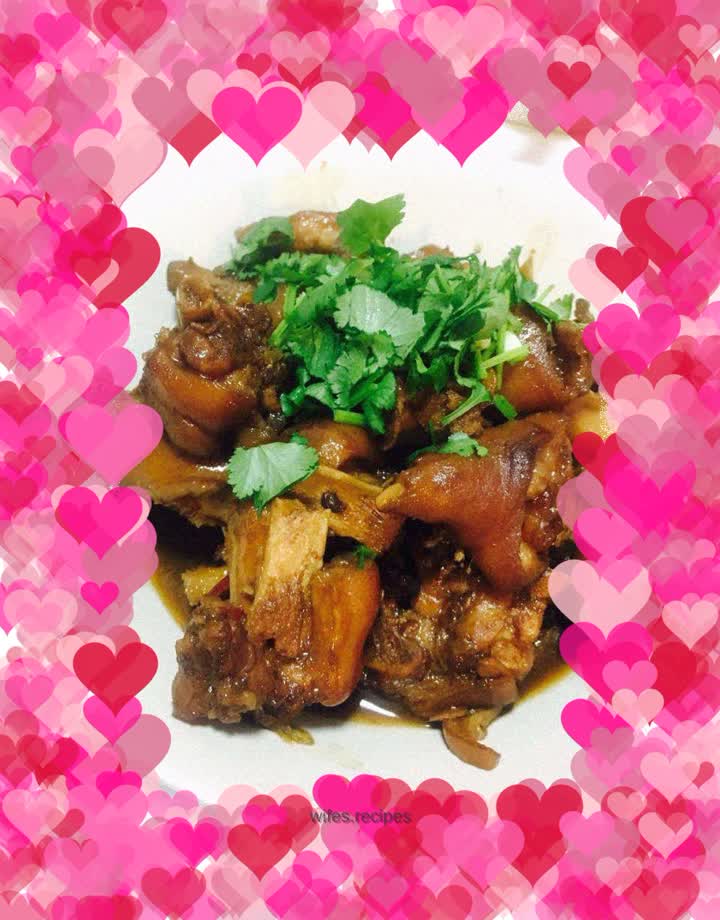 Braised pork trotters