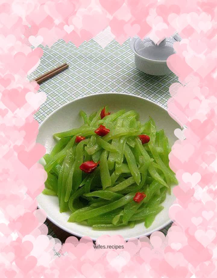 Stir-fried shredded lettuce