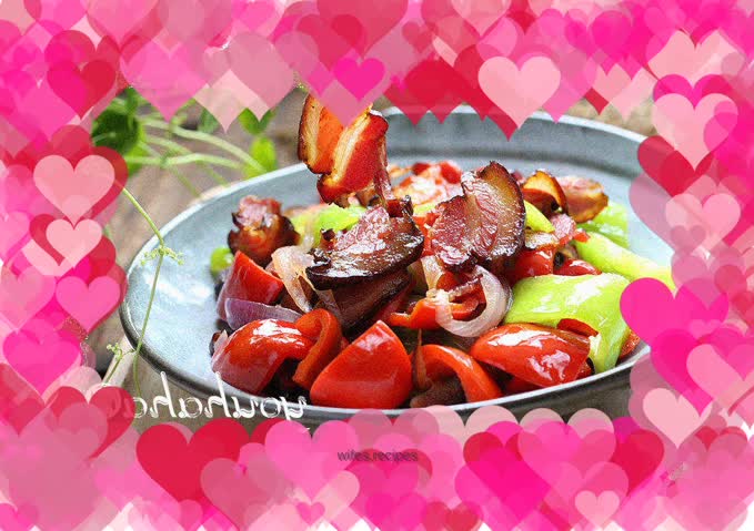 Stir-fried red pepper with bacon