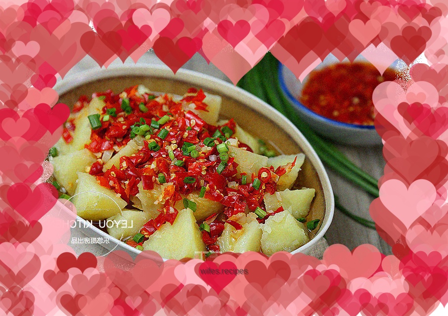 Steamed potatoes with chopped pepper