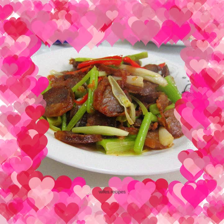 Stir-fried Sausage with Celery and Garlic