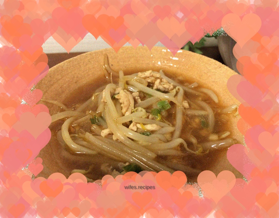 Stir-fried bean sprouts in oyster sauce