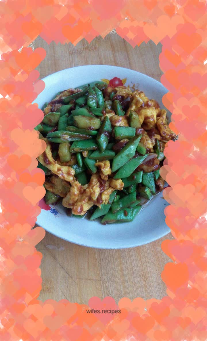 Fried eggs with fragrant sauce