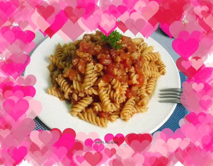 Fried spaghetti with tomato meat sauce