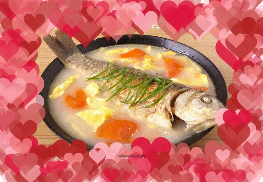 Crucian carp, tomato and egg soup