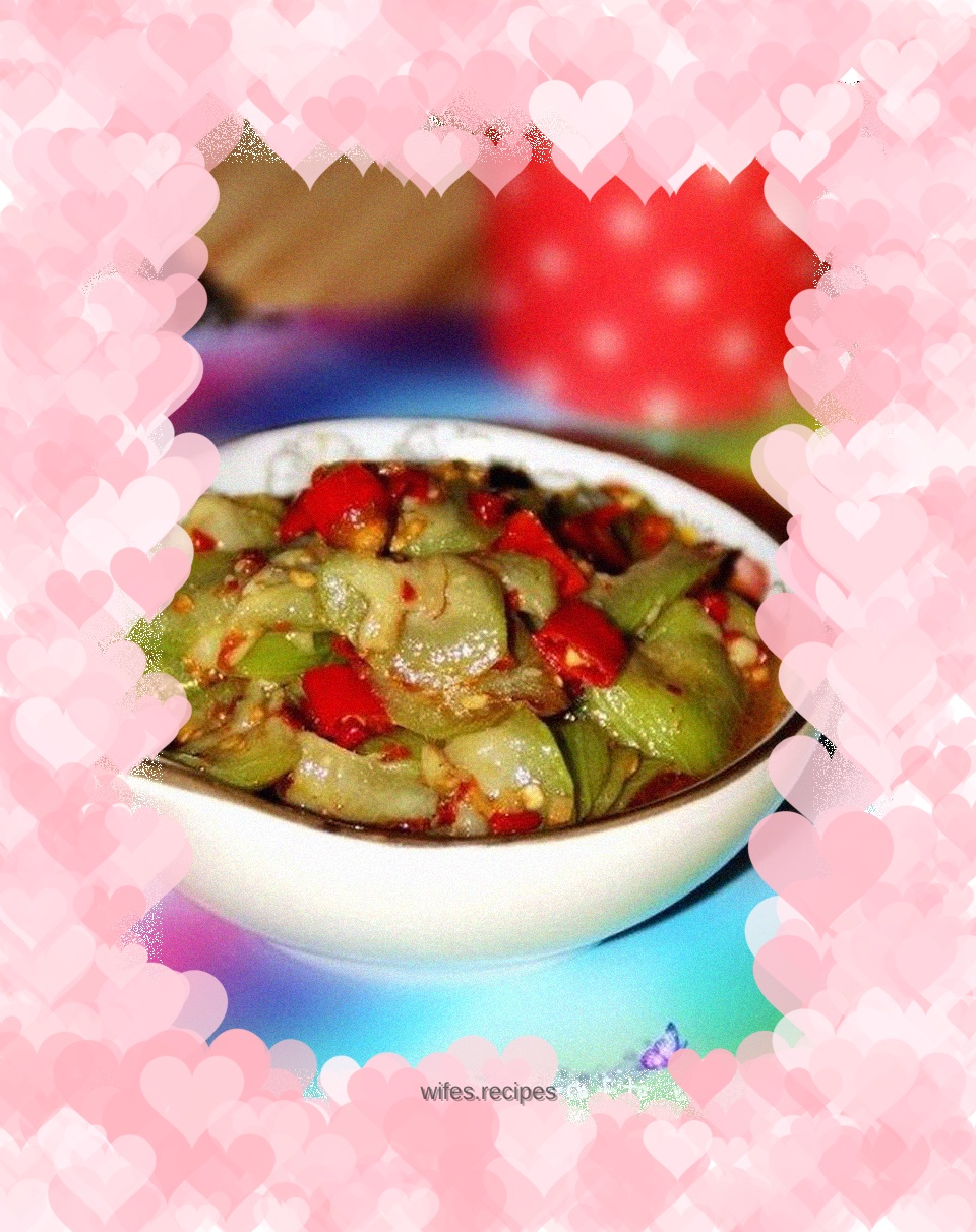 Chopped pepper and loofah