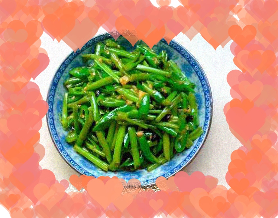 Spicy stir-fried water spinach