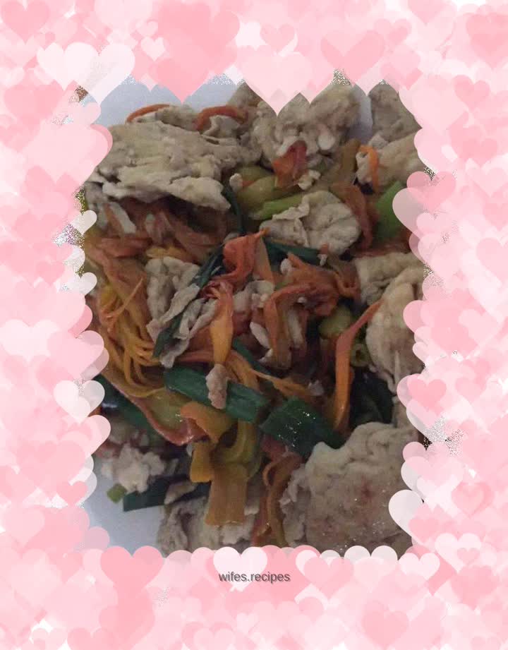 Super delicious scrambled eggs with fresh yellow flowers