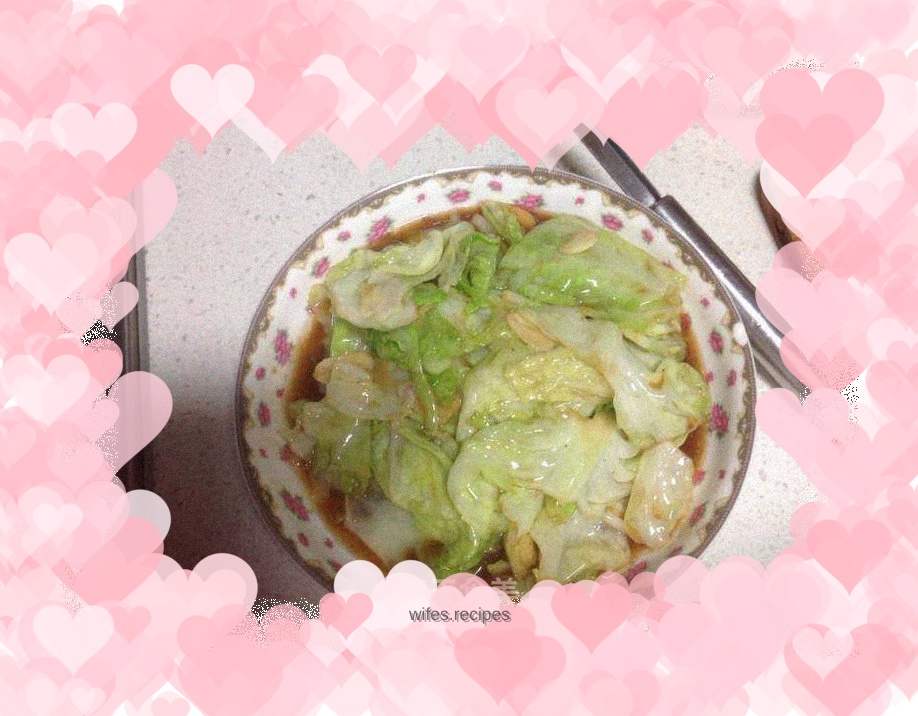 Stir-fried hand-shredded cabbage