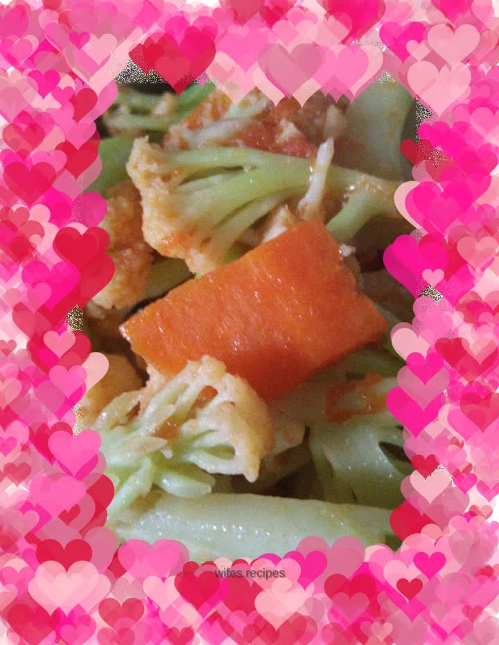 Stir-fried cauliflower with tomatoes and carrots