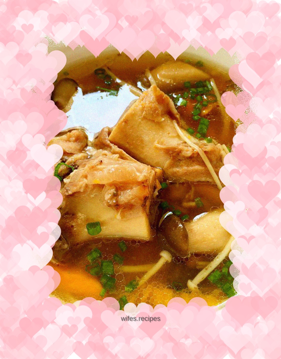 Fresh Mushroom Bone Soup