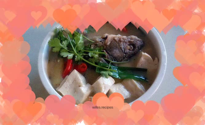 Crucian carp tofu soup