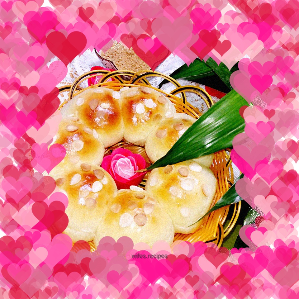 Yogurt almond sliced meal pack and yogurt honey bean toast