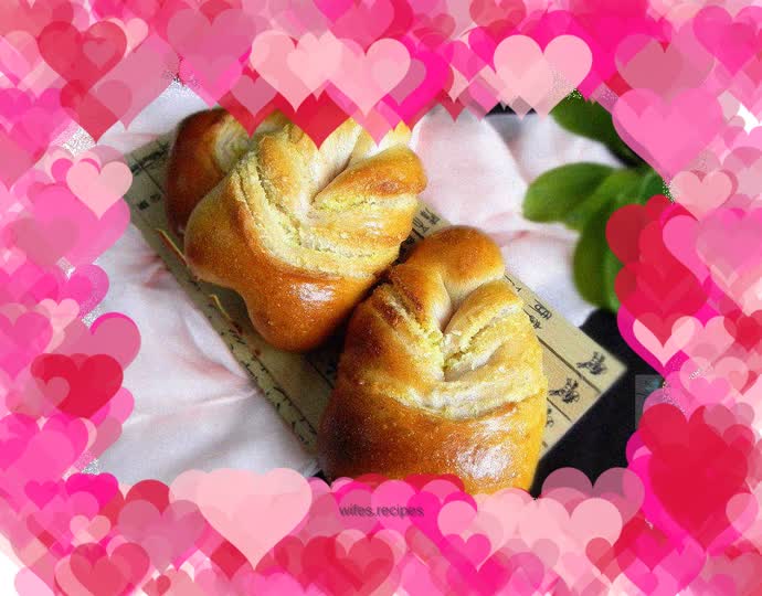 Coconut Purple Sweet Potato Leaves Bread