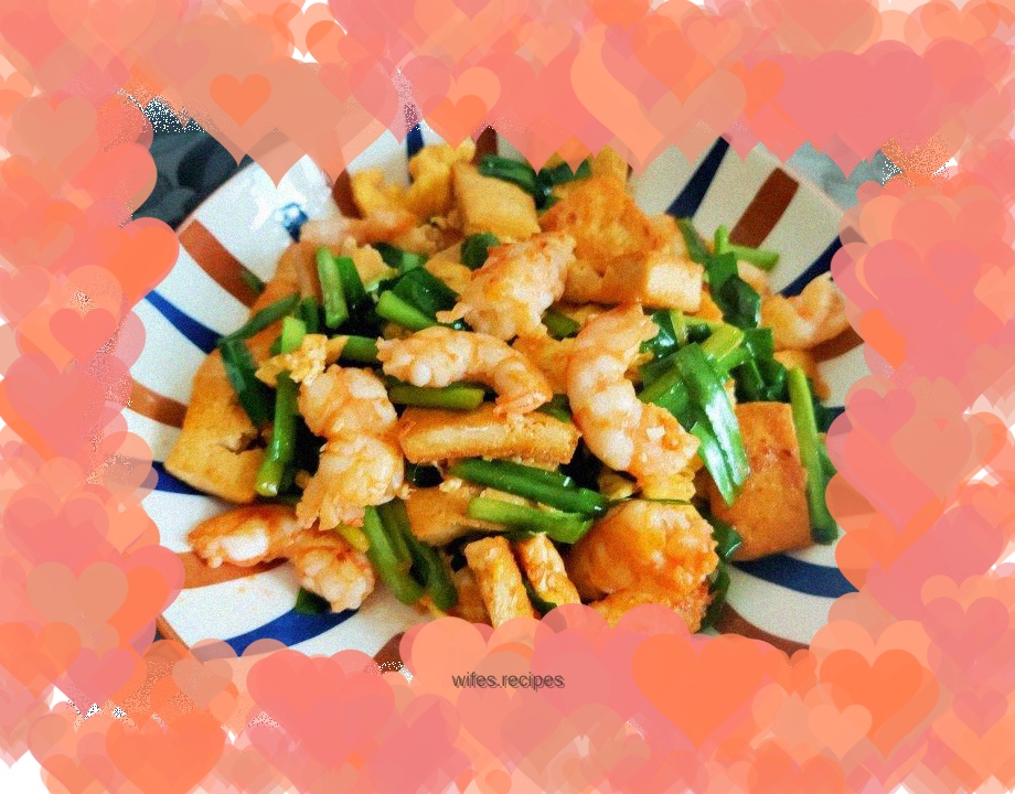 Fried shrimps with leeks and eggs