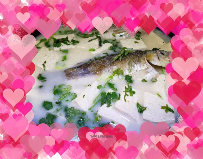 Crucian carp tofu soup