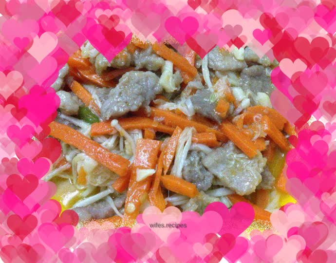Stir-fried meat with enoki mushrooms and carrots