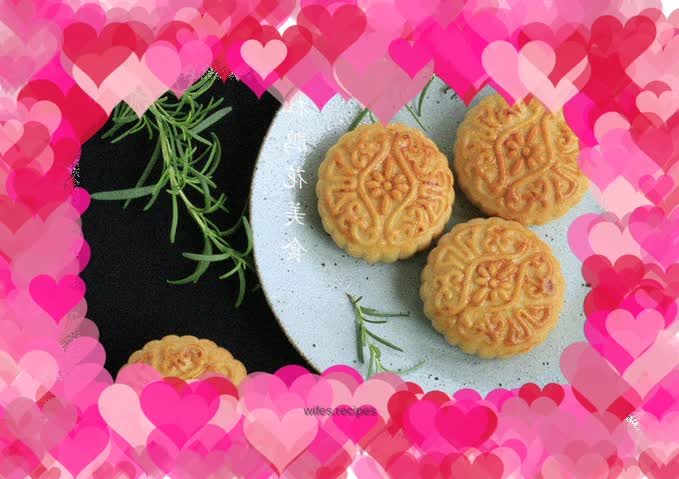 Egg Yolk Lotus Paste Mooncake