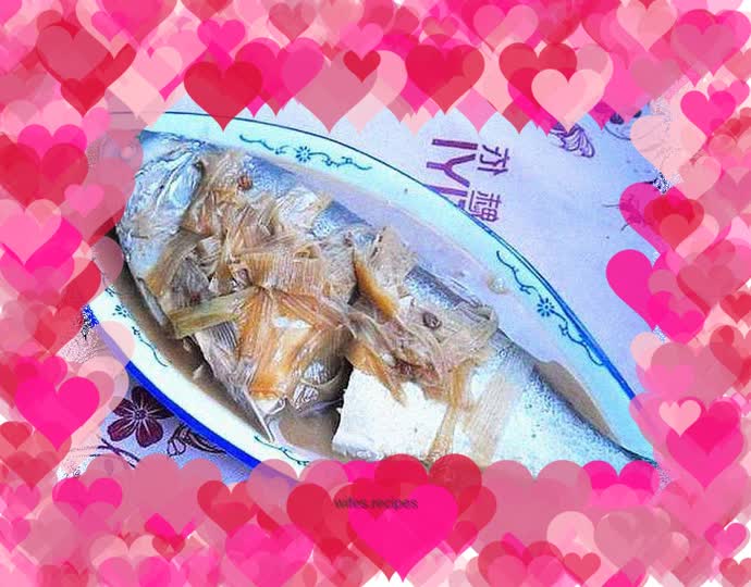 Braised silver carp with green onions