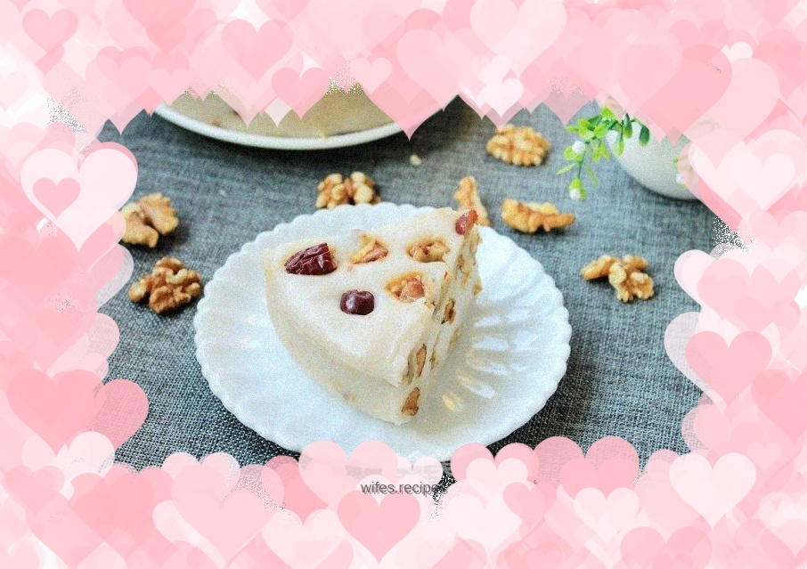 Red date and walnut cake