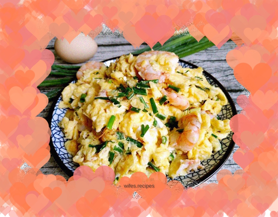 Fried shrimps with smooth eggs