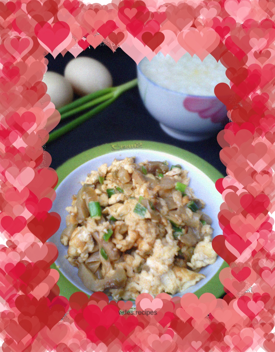 Scrambled eggs with pickled mustard