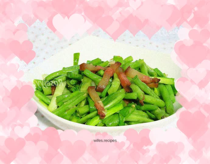 Stir-fried pork neck with cowpeas