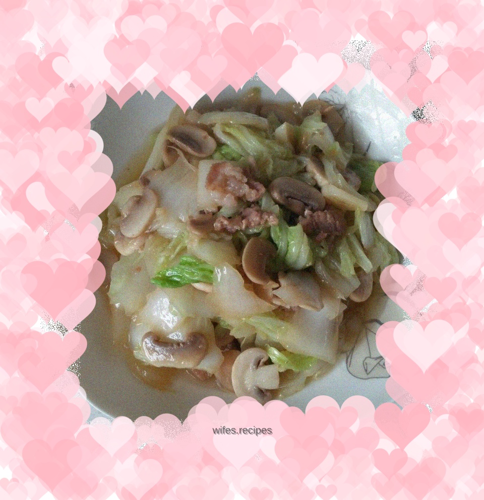 Pork slices, mushroom and cabbage slices
