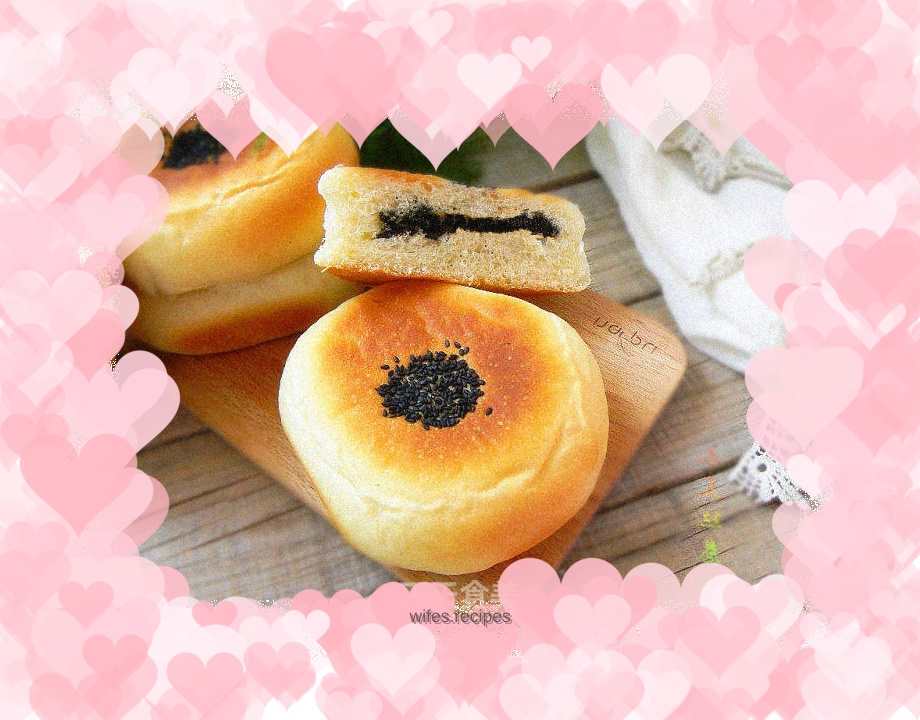 Bread with black sesame and coconut filling