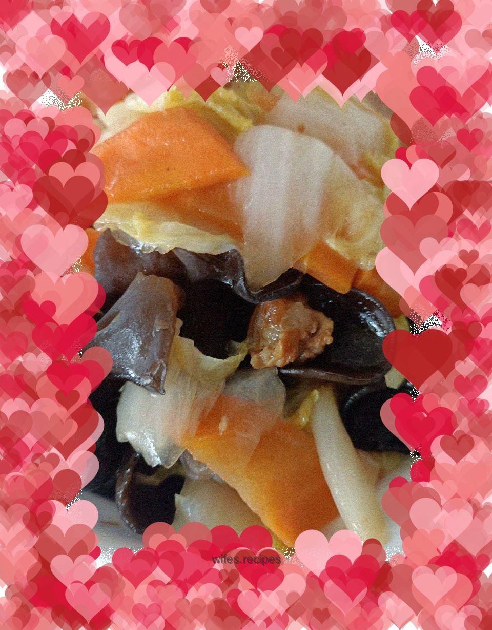Stir-fried cabbage slices with fungus