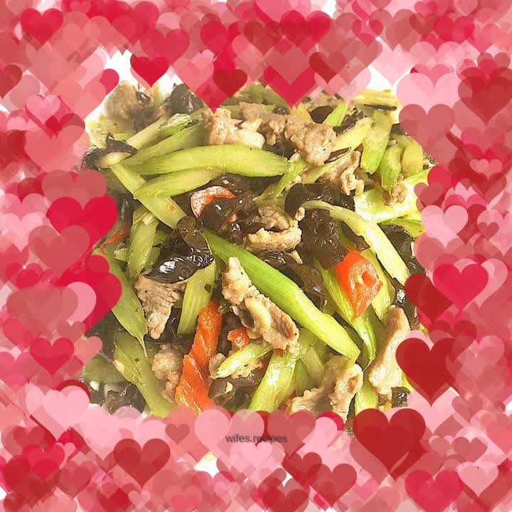 Stir-fried pork with celery and fungus