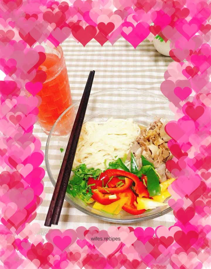 Colorful seasonal vegetable noodles