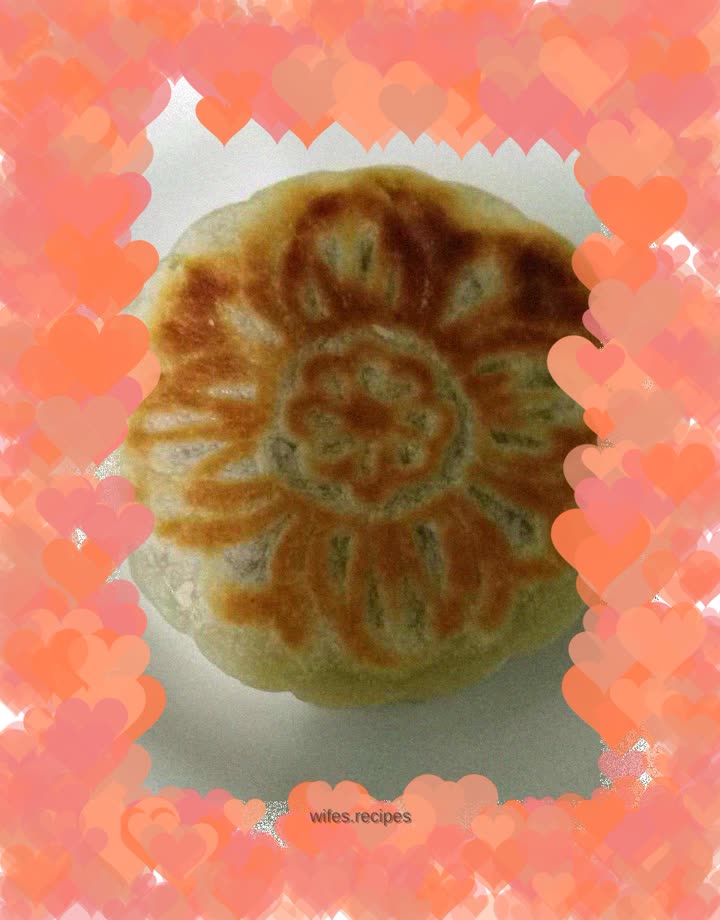 Electric pan version of handmade mooncakes
