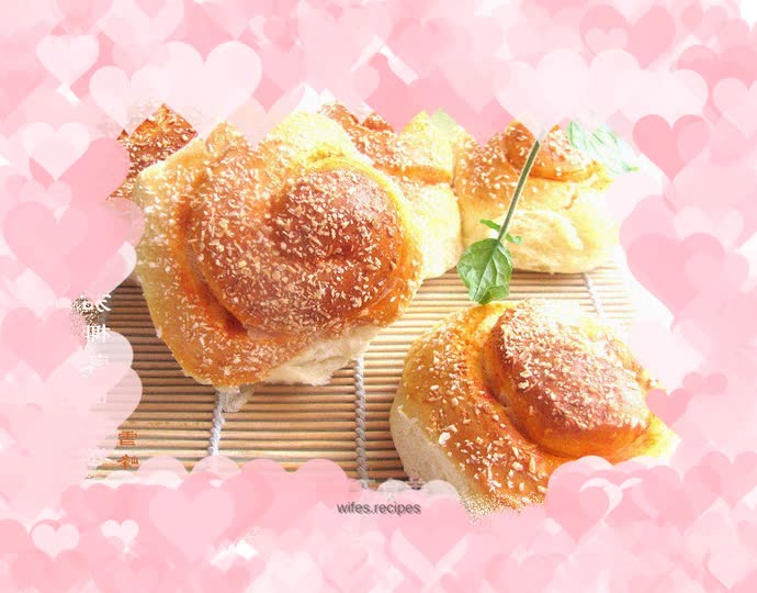 Tomato and coconut bread rolls