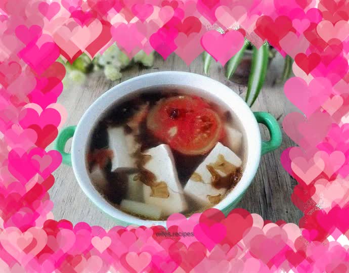 Tomato, tofu and seaweed soup